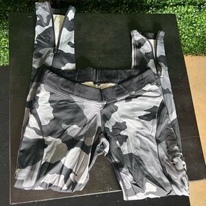 BETTER BODIES Women’s Gray & Black Camo Bike Shorts